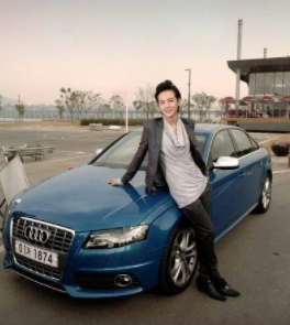  Jang Keun Suk with his car