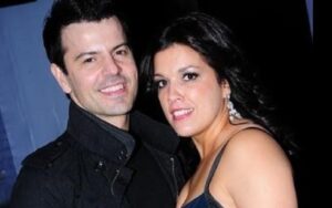 Caption: Singer Jordan Knight with his wife