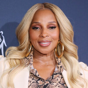 Caption: Mary J. Blige posing for a photo