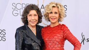Caption: Actress Lily Tomlin with her wife