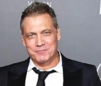 Holt McCallany Biography